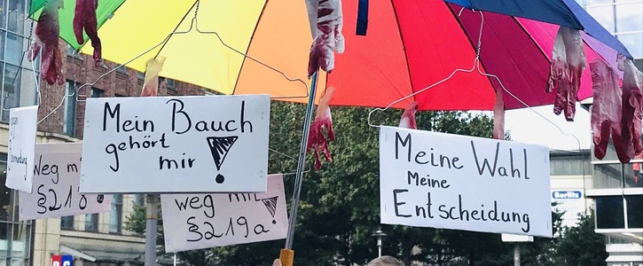 Keine Kompromisse! Schwangerschaftsabbrüche legalisieren! Keine Kompromisse! Schwangerschaftsabbrüche legalisieren!